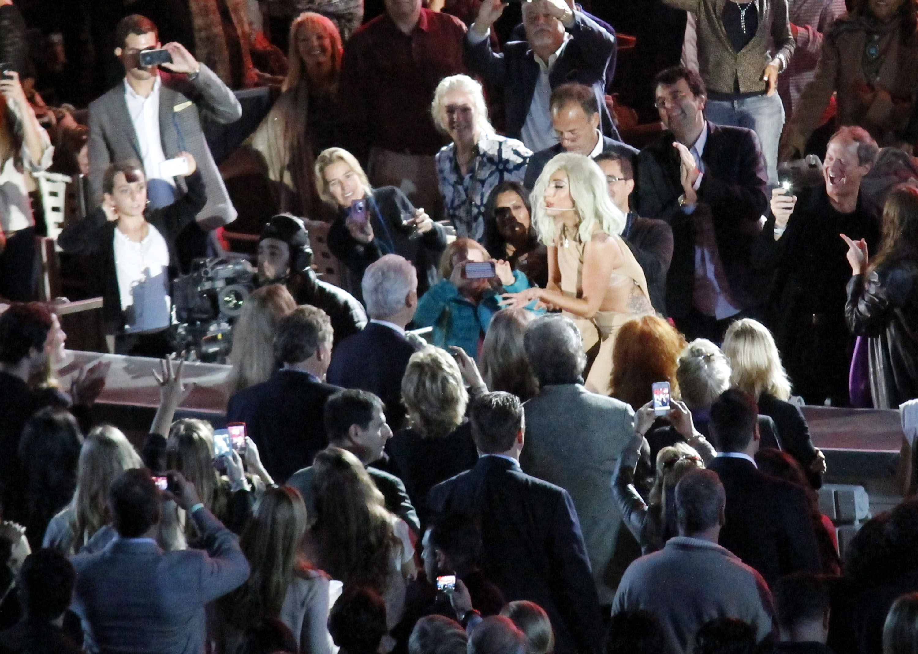 Lady Gaga sings for Former President Bill Clinton at 'A Decade of Difference' concert | Picture 103800